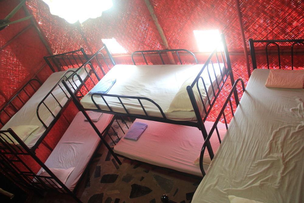 Bricks And Bamboo Hostel Andzsuna Kültér fotó