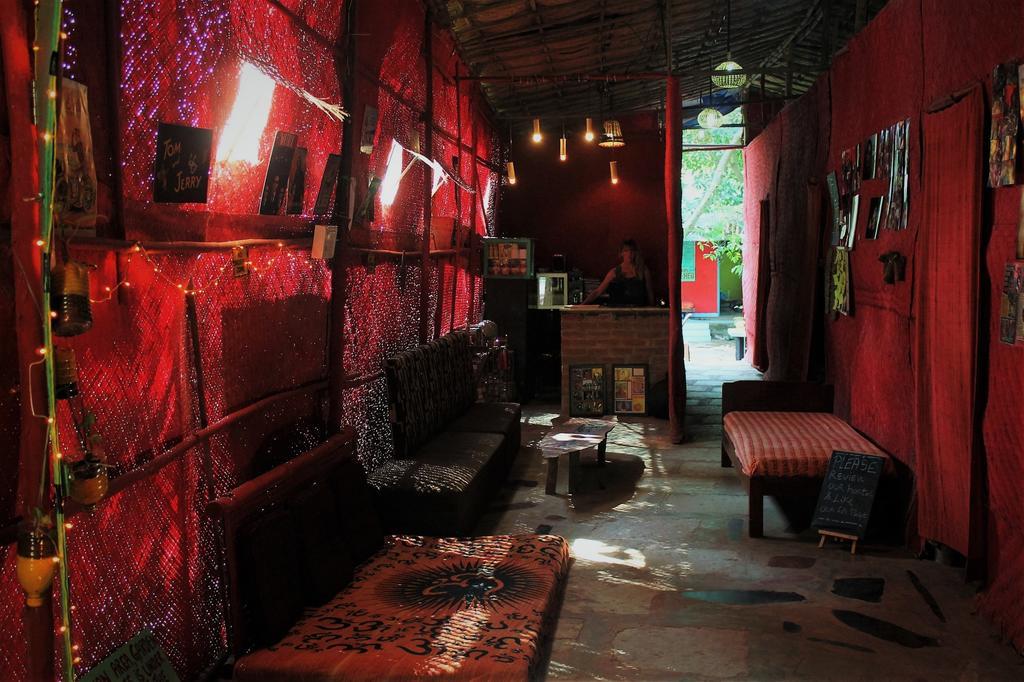 Bricks And Bamboo Hostel Andzsuna Kültér fotó