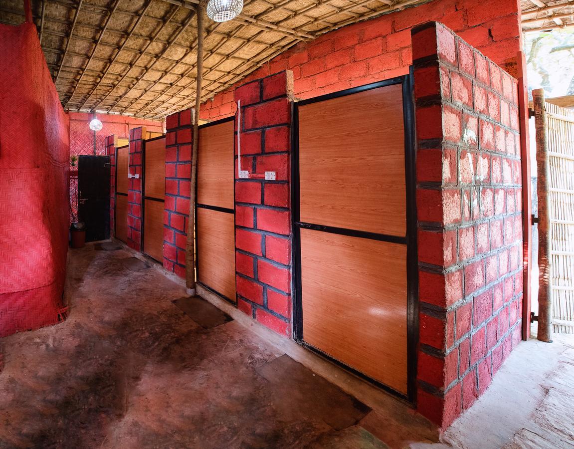 Bricks And Bamboo Hostel Andzsuna Kültér fotó